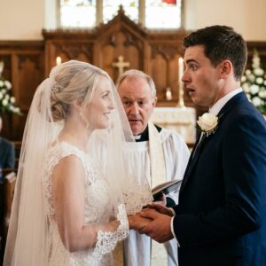 The Bride Removed Her Veil At The Altar. Then The Groom Realized He Was Marrying The Wrong Twin